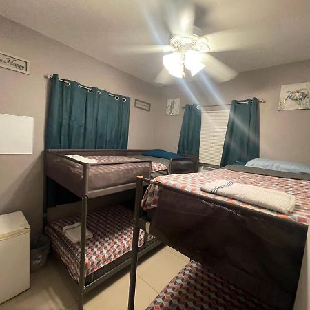 Miami Vibes "Hostel-Like" Shared Room Норт-Маямі Екстер'єр фото