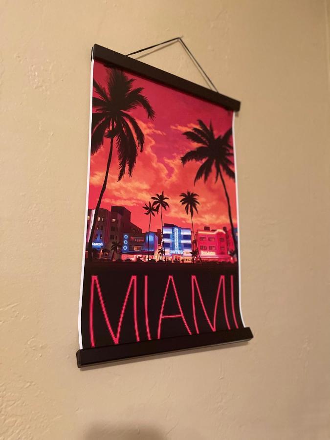 Miami Vibes "Hostel-Like" Shared Room Норт-Маямі Екстер'єр фото