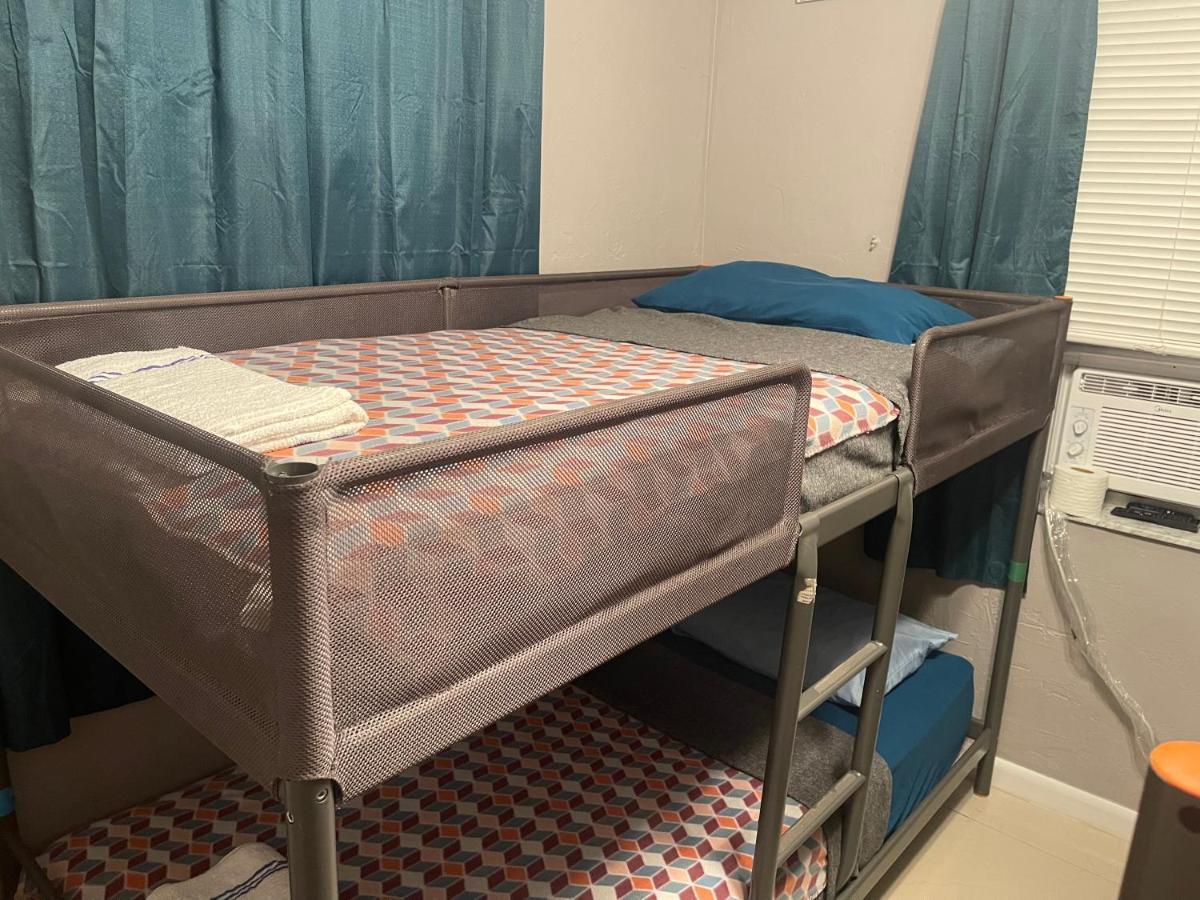 Miami Vibes "Hostel-Like" Shared Room Норт-Маямі Екстер'єр фото