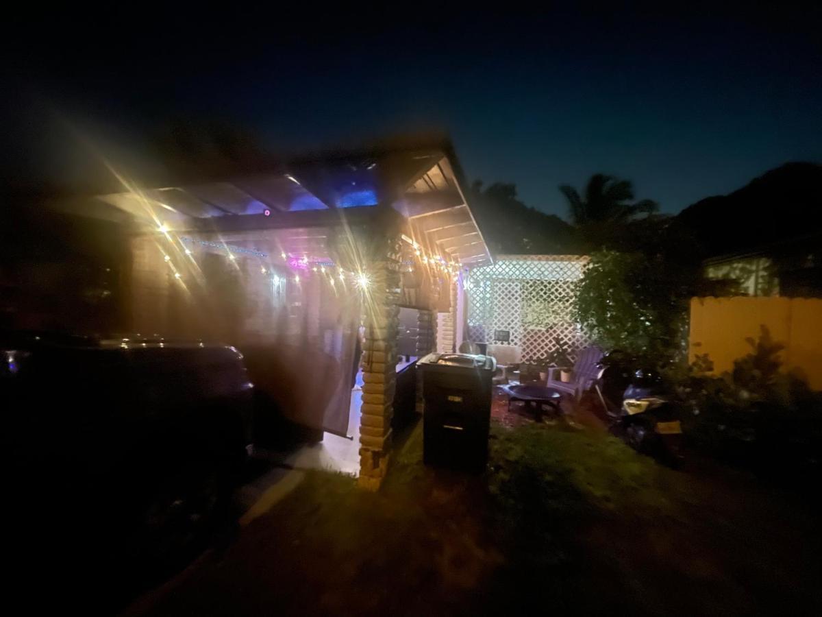 Miami Vibes "Hostel-Like" Shared Room Норт-Маямі Екстер'єр фото