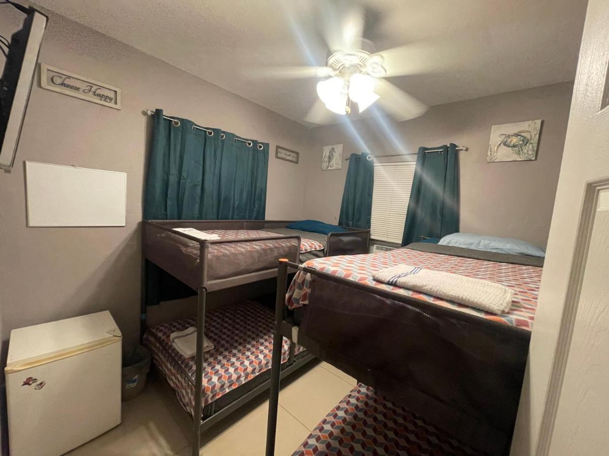 Miami Vibes "Hostel-Like" Shared Room Норт-Маямі Екстер'єр фото