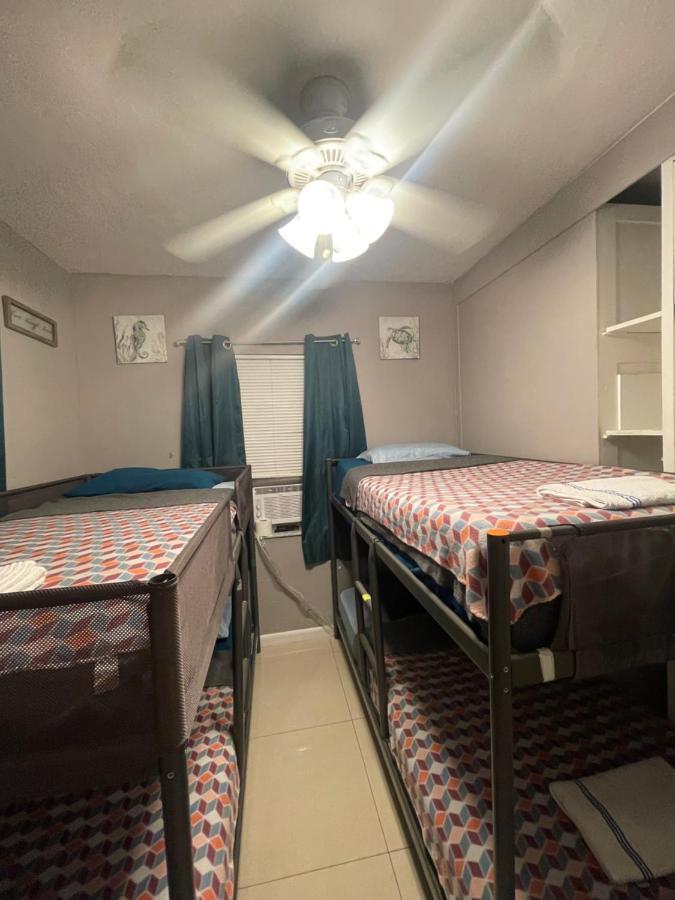 Miami Vibes "Hostel-Like" Shared Room Норт-Маямі Екстер'єр фото