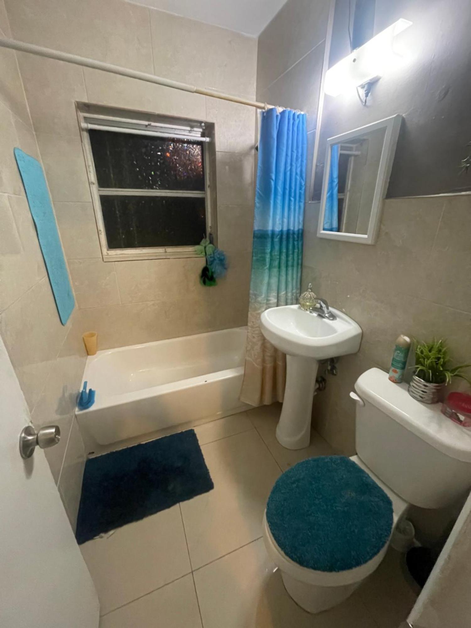 Miami Vibes "Hostel-Like" Shared Room Норт-Маямі Екстер'єр фото