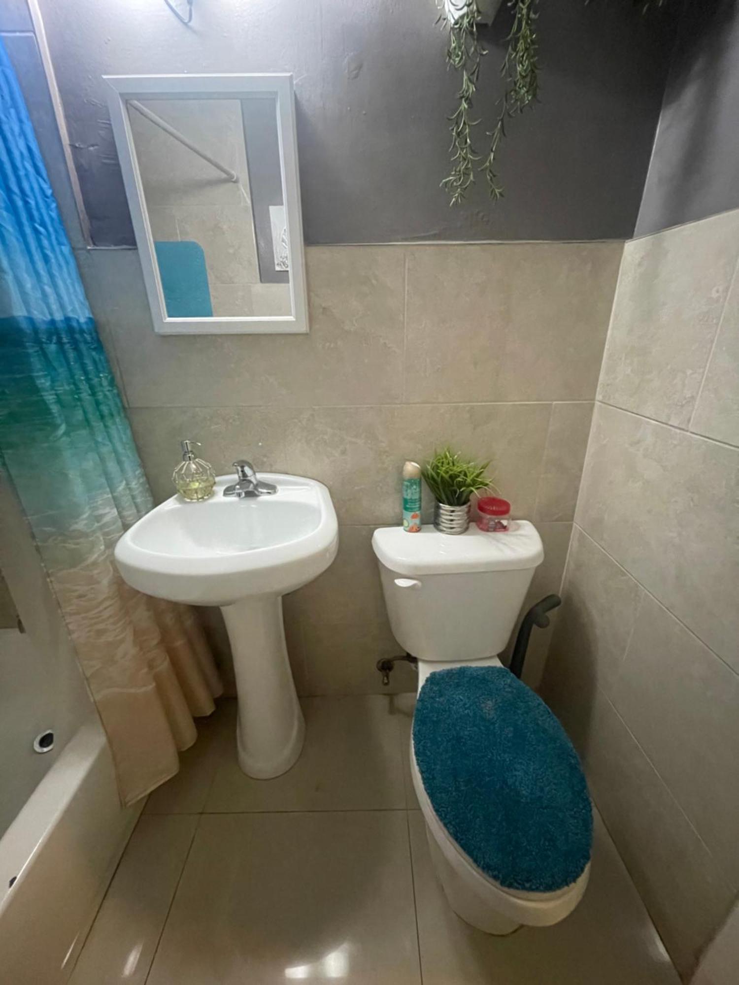 Miami Vibes "Hostel-Like" Shared Room Норт-Маямі Екстер'єр фото