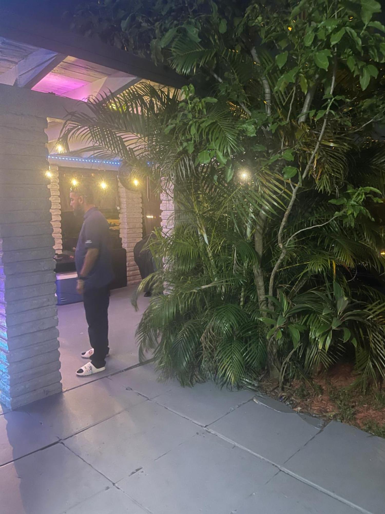 Miami Vibes "Hostel-Like" Shared Room Норт-Маямі Екстер'єр фото